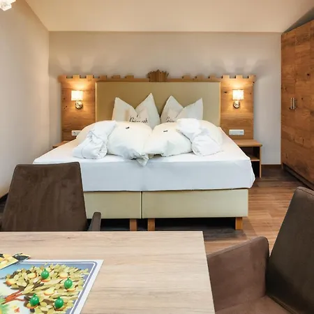 ホテル Laderhof 4*