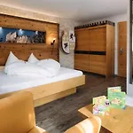 Hotel Kinderhotel Laderhof 4*