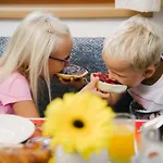 Hotel Kinderhotel Laderhof 4*