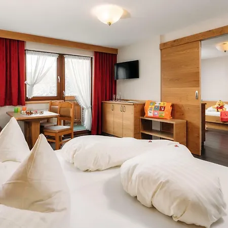 Hotel Kinderhotel Laderhof 4*