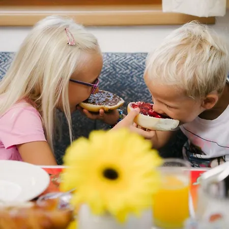 Hotel Kinderhotel Laderhof 4*