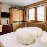 Laderhof 4* לאדיס